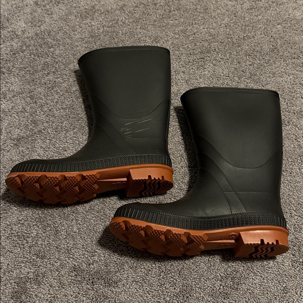 Kid’s size 5 rain boots - Picture 2 of 5